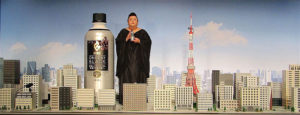 マツコとともに大容量ボトルが屹立する新CM
