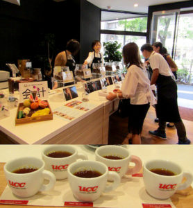 UCCコーヒーアカデミーの感謝イベント。講師がそれぞれの想いをブレンドで表現したコーヒーを特別価格で販売㊤ 飲み比べセットの試飲も㊦